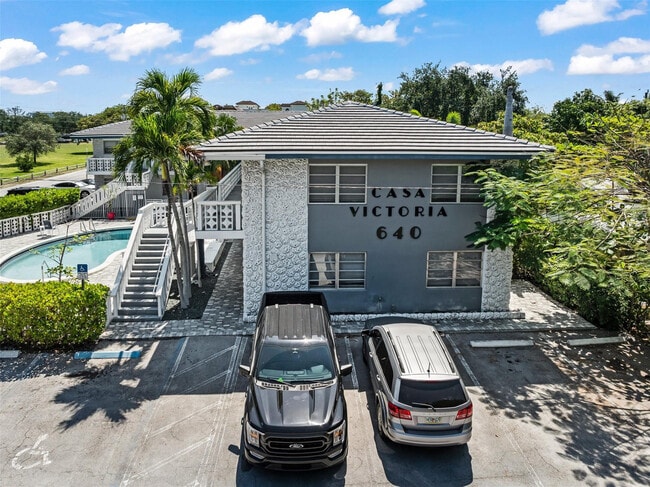 Building Photo - 640 NE 7th Ave