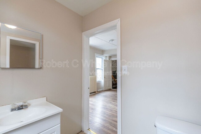 Building Photo - 314 Norwich Ave