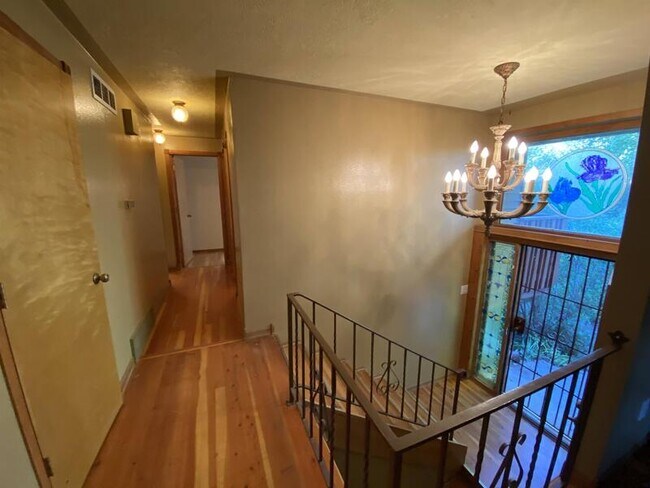 Building Photo - 2360 S 60th E