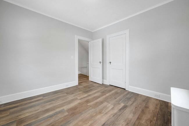 Building Photo - 5 Gates Ave