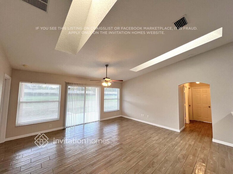 Building Photo - 5341 NW Aloha St