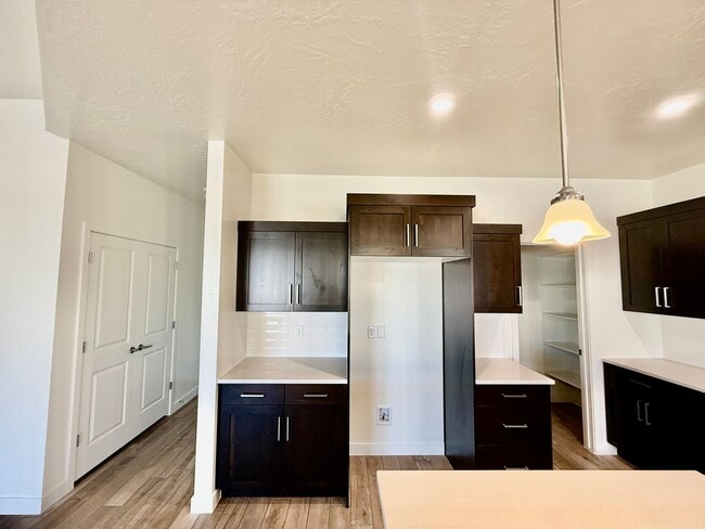 Building Photo - Beautiful Pet-Friendly 4-BR Home in Sunbrook Community