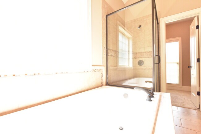 Building Photo - 1453 Cloverbrook Cir