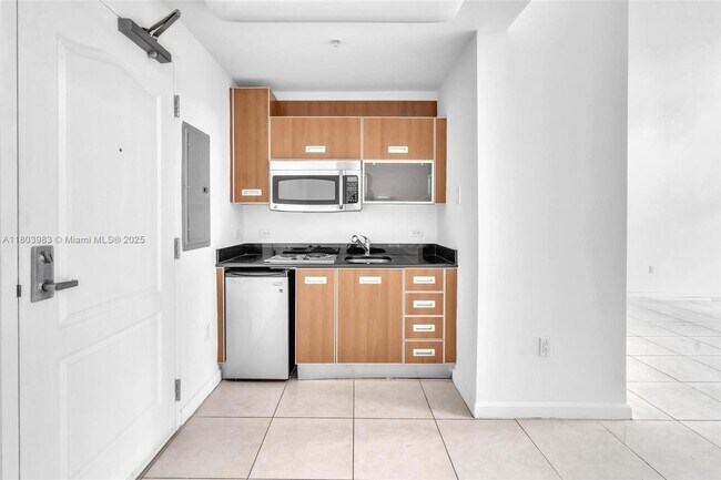 Building Photo - 410 Evernia St