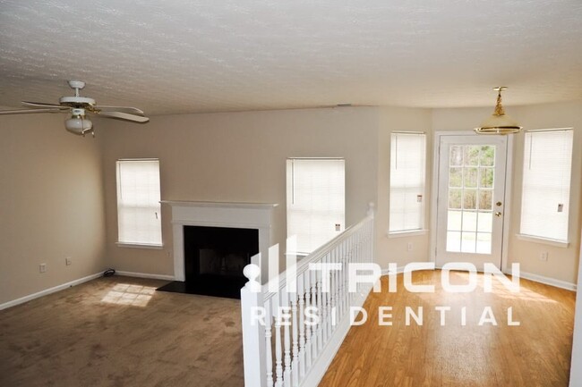 Building Photo - 4004 Castle Way Dr