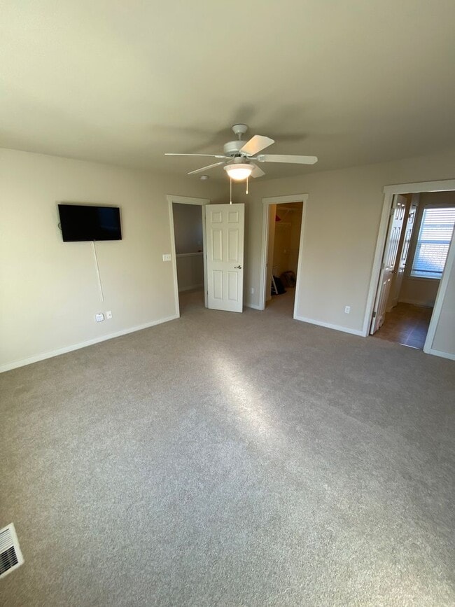 Building Photo - 2 bed/2.5 bath Townhouse in Caldara at the...
