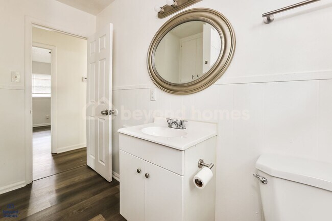 Building Photo - Welcome to your absolutely adorable, move-...