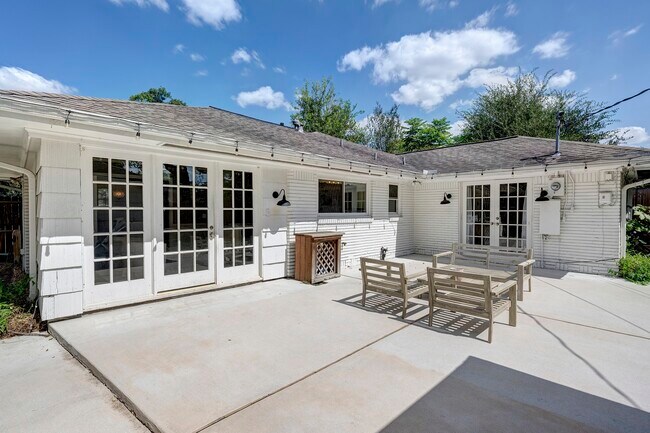 Building Photo - 3511 Broadmead Dr