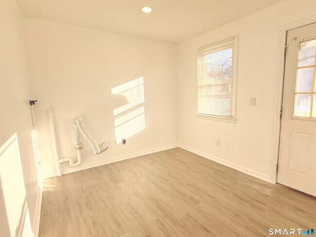 Building Photo - 11 Starr Ave