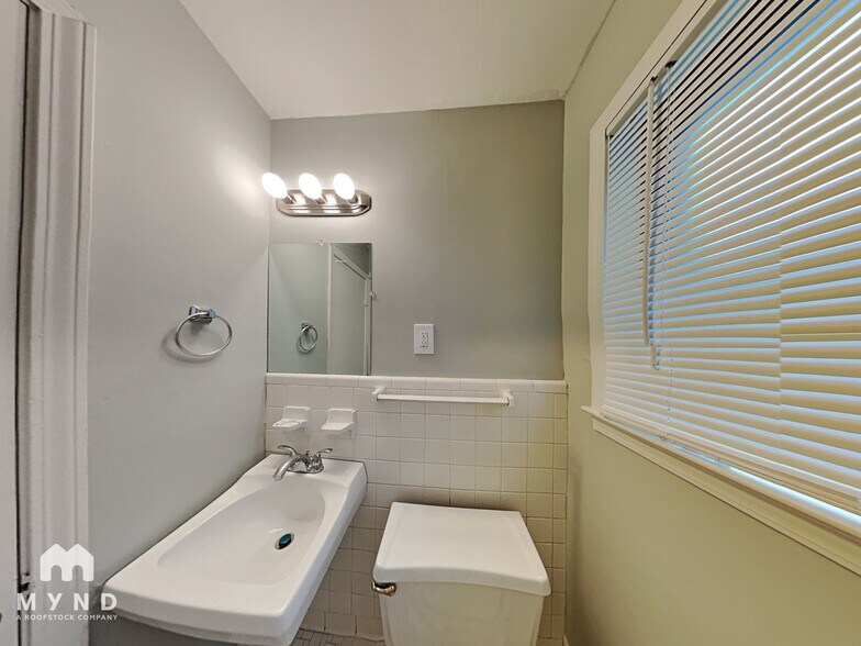 Building Photo - 4328 Bayberry Dr