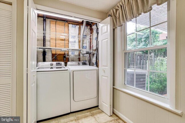 Building Photo - 13491 Old Dairy Ct