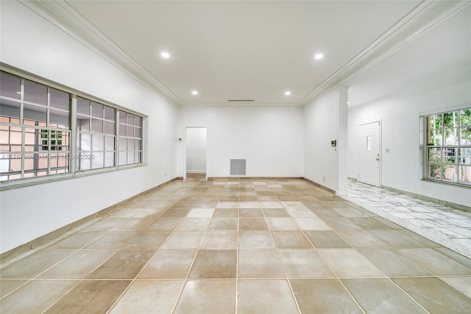 Building Photo - 645 Altara Ave