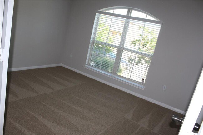 Building Photo - 1409 Bess Cove