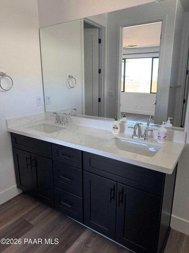 Building Photo - 6155 Summit Trl