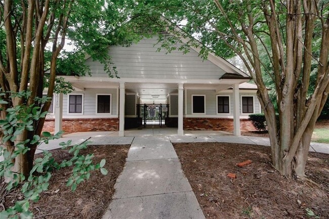 Building Photo - 10162 Benton Woods Dr