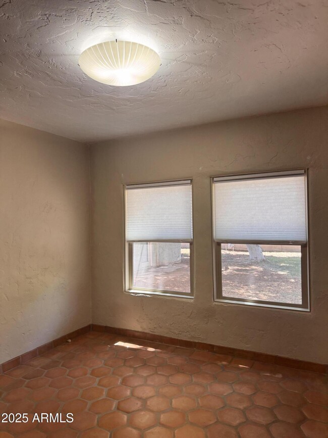 Building Photo - 1509 E Cheery Lynn Rd