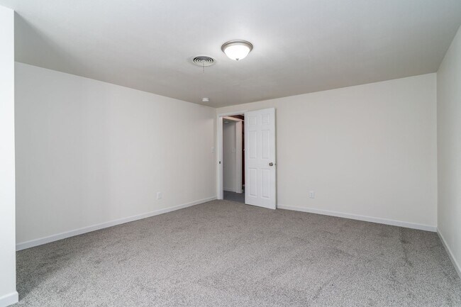 Building Photo - 2308 2nd Ave N