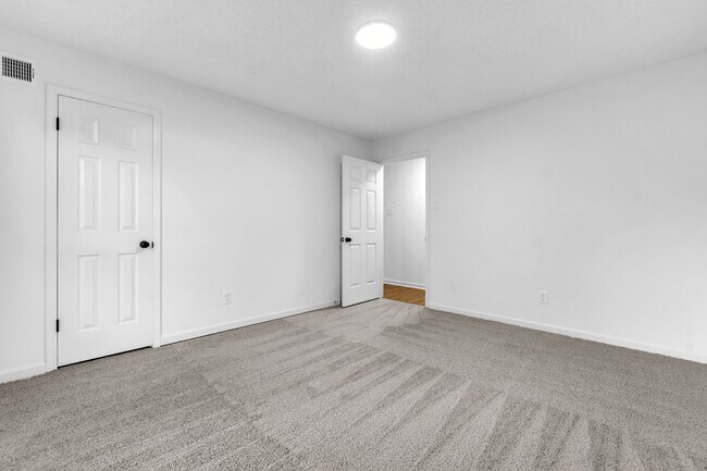 Building Photo - 8439 River Glen Dr