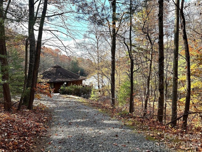 Building Photo - 424 Lakeview Dr