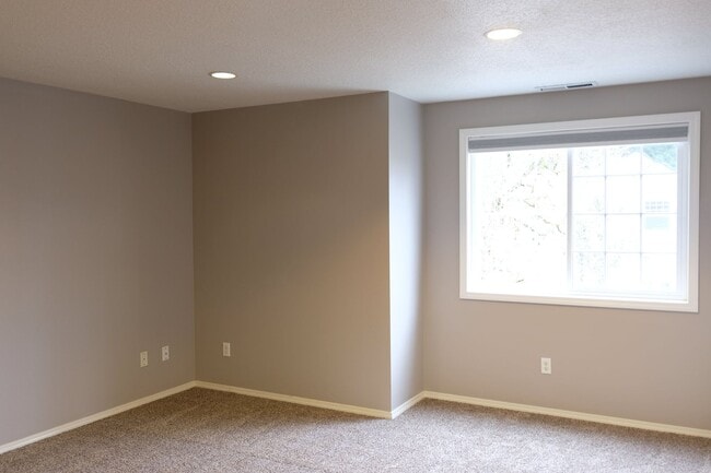 Building Photo - !!!HALF MONTH RENT FREE!!!? Beautifully Updated Home in a Peaceful, Highly Desirable Fisher’s Lan...