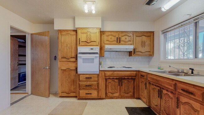 Building Photo - NORTH VALLEY 3 Bedroom  2 Bath