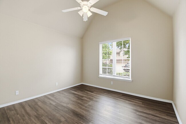 Building Photo - 3 Bed | 2 Bath | Jenks | Available Now