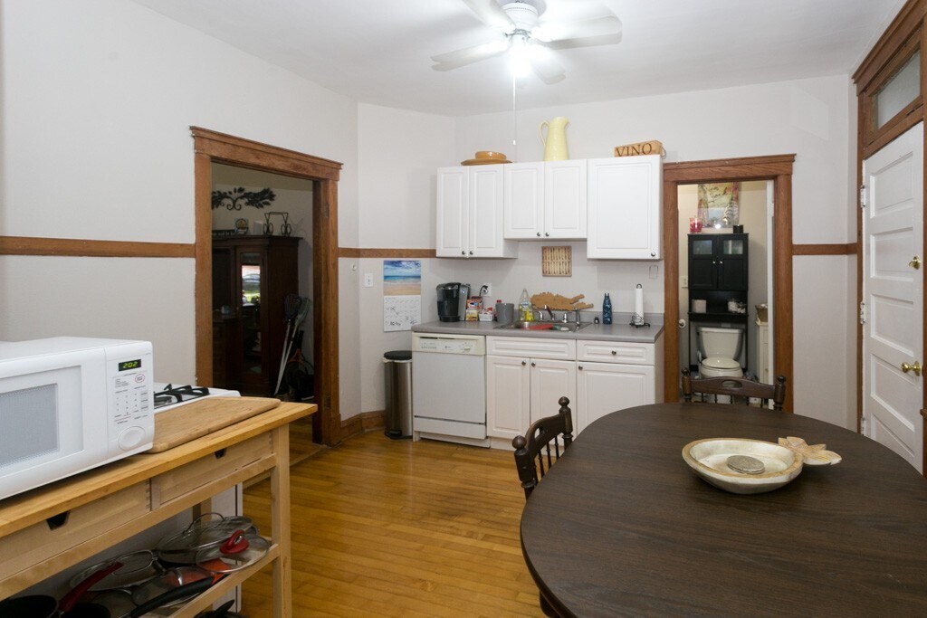 Building Photo - 3606 W Grace St