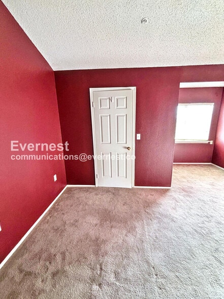 Building Photo - 2016 Oxford Ln