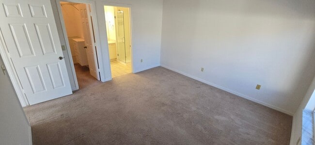 Building Photo - Prime Location – Just Minutes from Lake Sumter Landing and Spanish Springs!