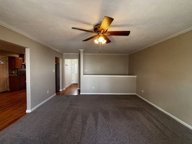 Building Photo - Cute 5 Bedroom 3 Bath Single Family Home