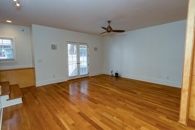 Building Photo - 3186 Parthenon Ave