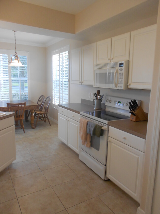 Kitchen - 6940 Prosperity Cir