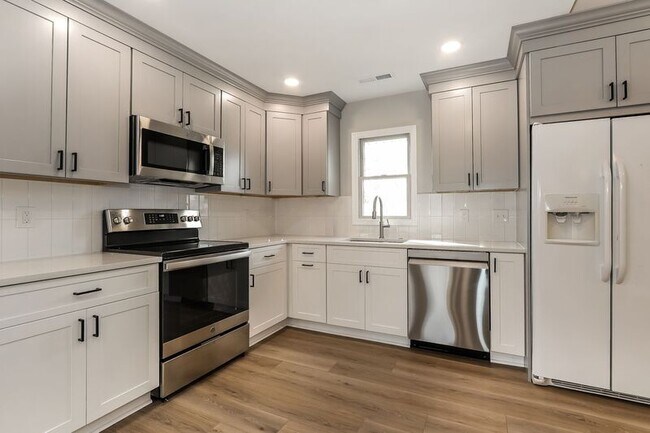 Building Photo - 18 Azalea Ln