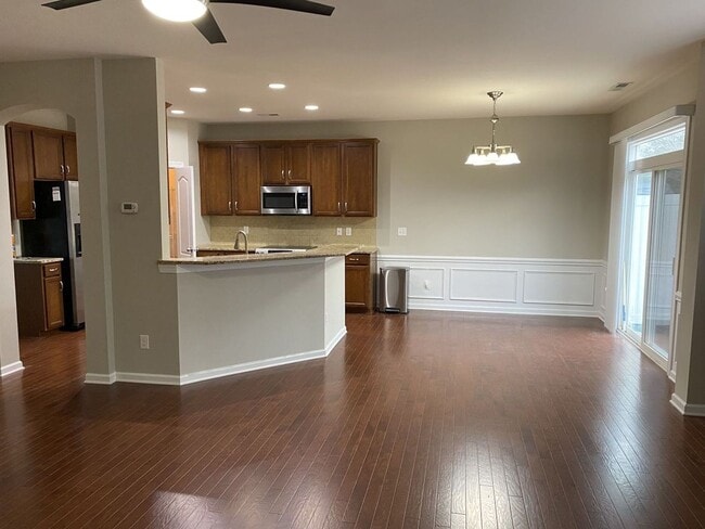 Building Photo - Great 2 Story 3 Bedroom Townhome in Stone ...