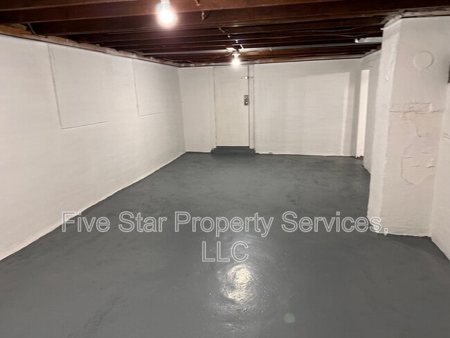 Building Photo - 1749 N Milton Ave