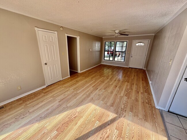Building Photo - 418 Osage Dr