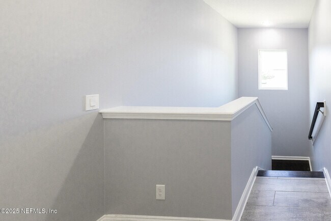Building Photo - 35 Mercutio Ln