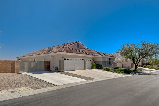 Building Photo - All Single Story Community! 4 Bedroom with Pool & RV Parking! Incredible Strip Views!