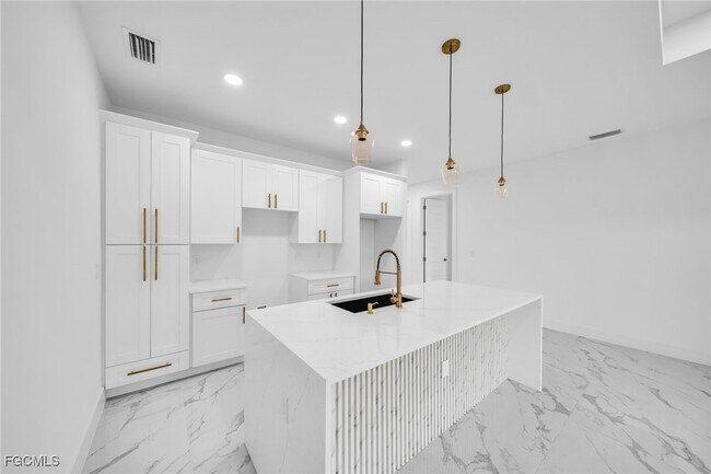 Building Photo - 314 Urbana St