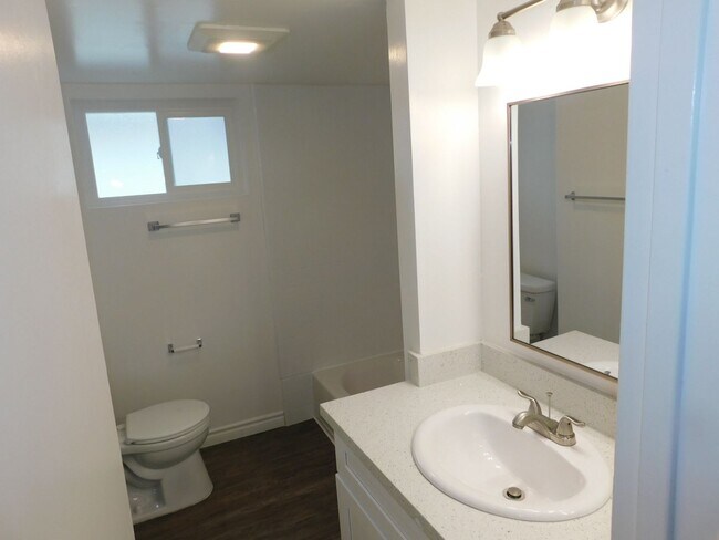 Building Photo - ALB190-192