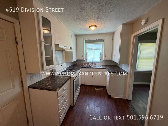 Building Photo - 4519 Division St