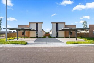 Building Photo - 19 Brookside Bend W St