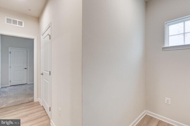 Building Photo - 112 Sherman Wy