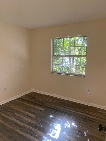 Building Photo - 701 Airoso Rd SE