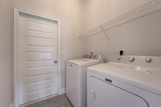 Building Photo - 5327 Vespera St