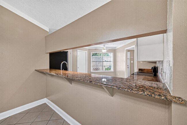 Building Photo - 15815 Thistledew Dr