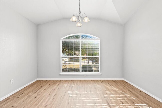 Building Photo - 267 Waterloo Dr