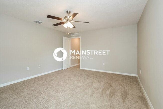 Building Photo - 5 Bedroom Pet-Friendly Home in Mascotte, FL with Main Street Renewal
