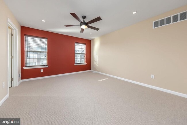 Building Photo - 122 Winterberry Way