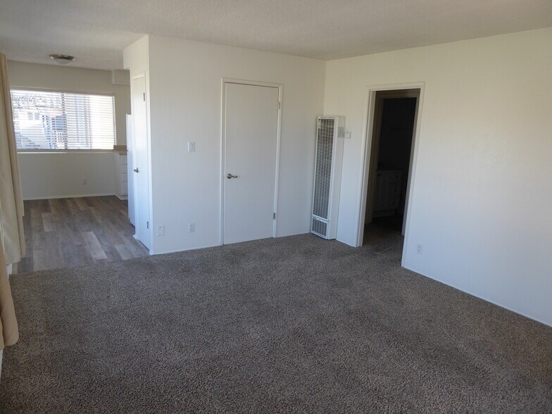 Building Photo - 218 Melrose Dr